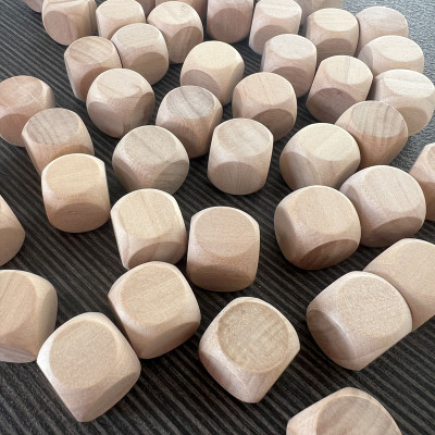 Dřevěná kostka - 2x2 cm