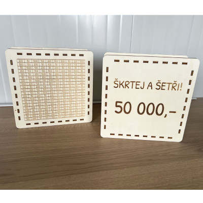 Dřevěná spořicí pokladnička 50 000 Kč – Škrtej a šetři